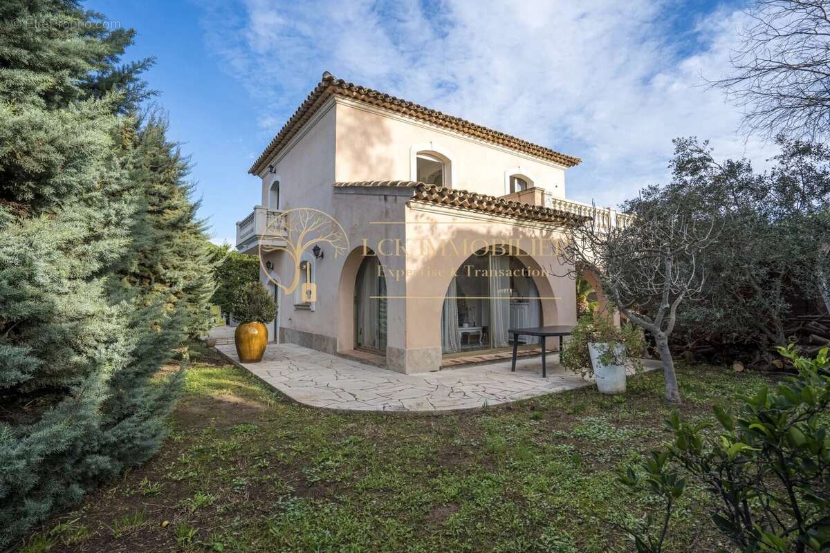 Maison à FREJUS