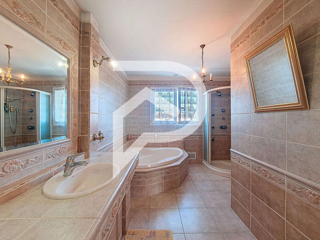 Maison à vendre Villeneuve De Berg 4 pièce(s) 230 m2 - photo 4