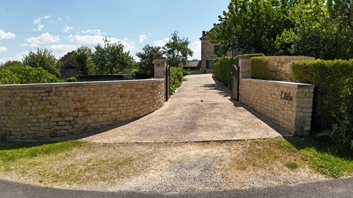 Maison à GOURDON
