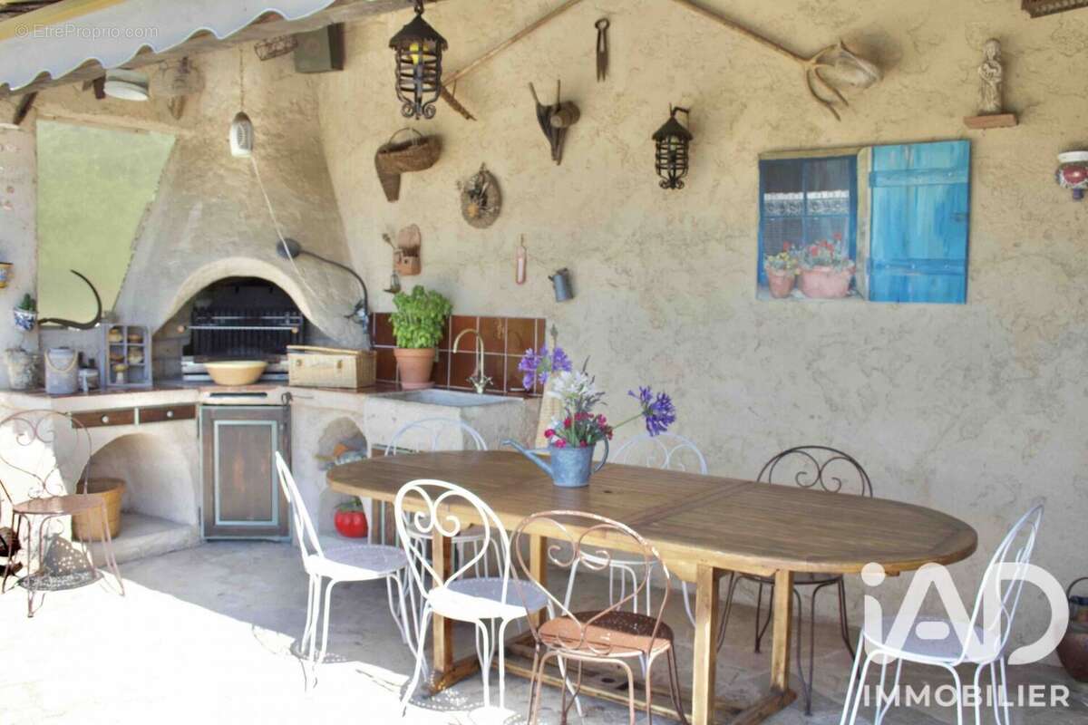 Maison 265 m² à Cabris  - photo 2
