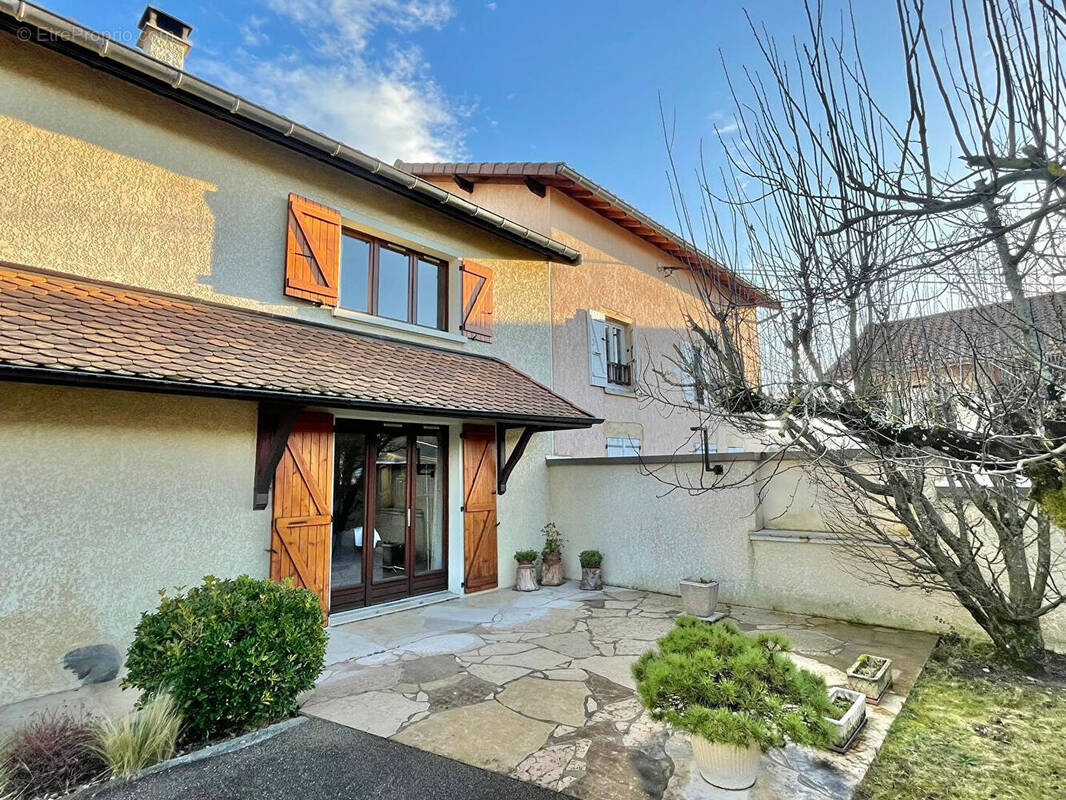 Appartement à MEYRIE