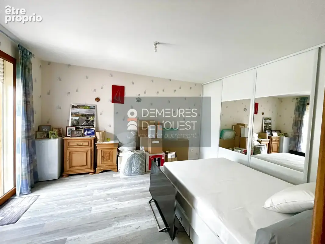 PACÉ — Maison de plain-pied 141 m2 — 3 chambres & jardin paysagé - photo 8