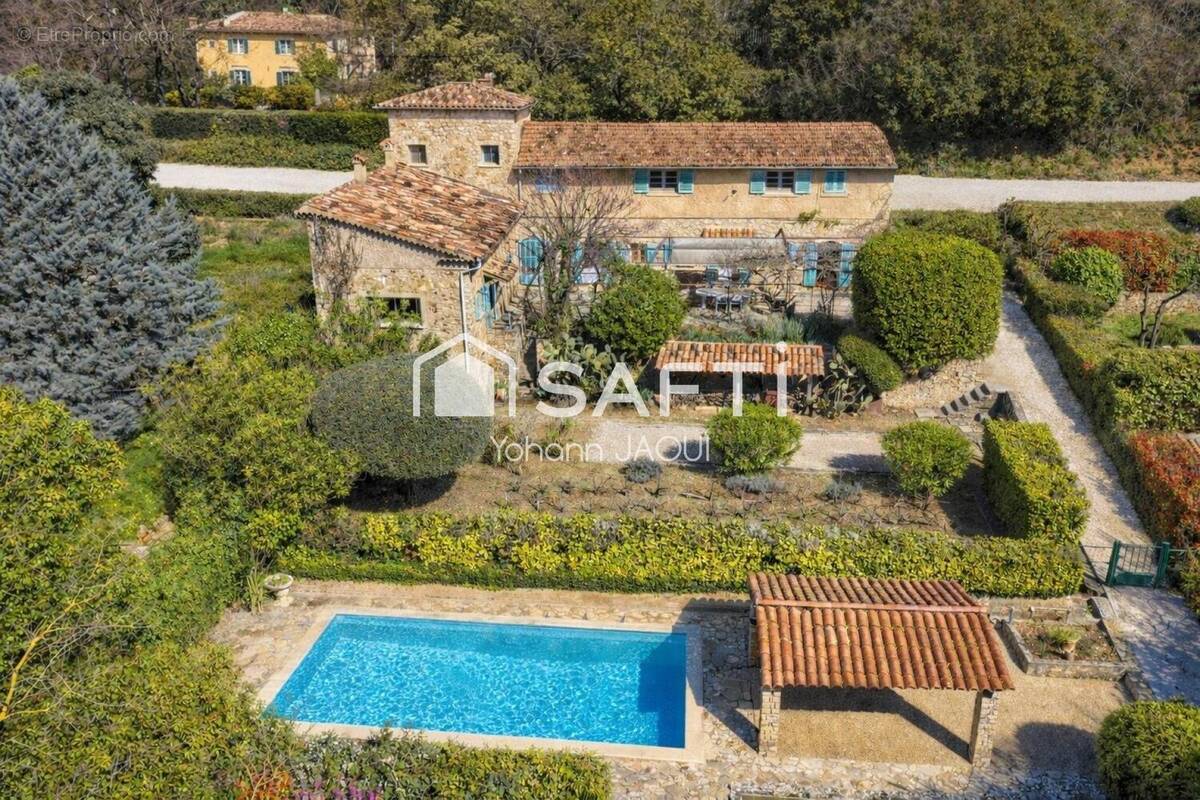 Photo 1 - Maison à ENTRECASTEAUX