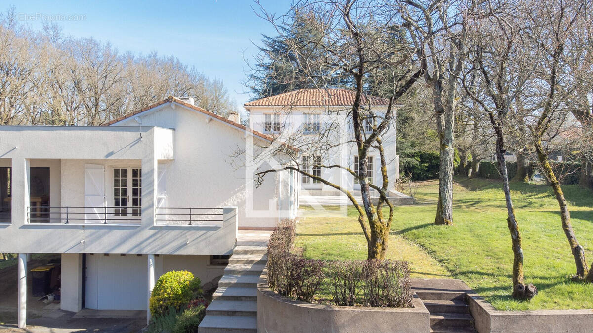 Maison à MAULEON