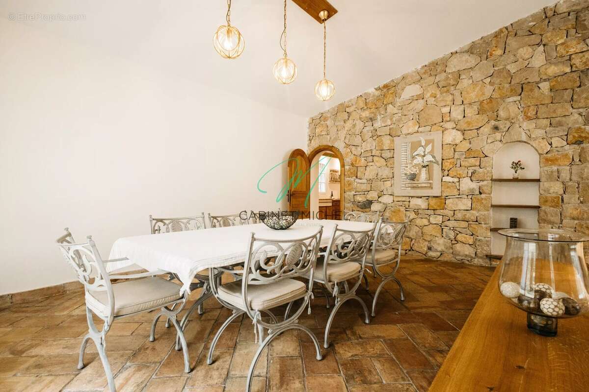 Maison à ROQUEFORT-LES-PINS