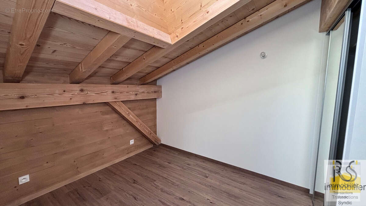 Chambre 1 - Appartement à ARACHES-LA-FRASSE