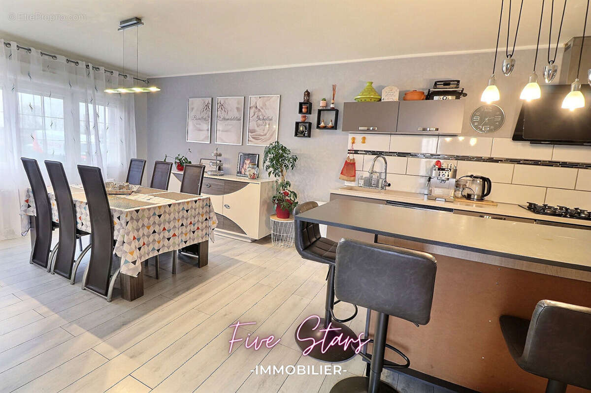 Maison à MAIRY-MAINVILLE