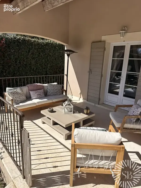 Bastide familiale avec piscine et jacuzzi    jardin paysagé   à pied du centre à Noves - photo 13