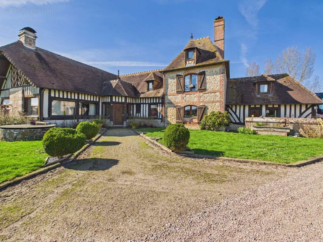 Grande maison de caractère et ses trois maisons d'amis - photo 7