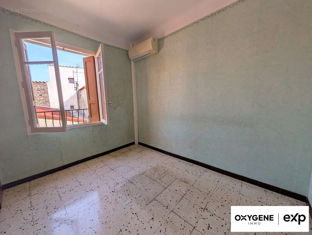 Maison à SAINT-LAURENT-DE-LA-SALANQUE