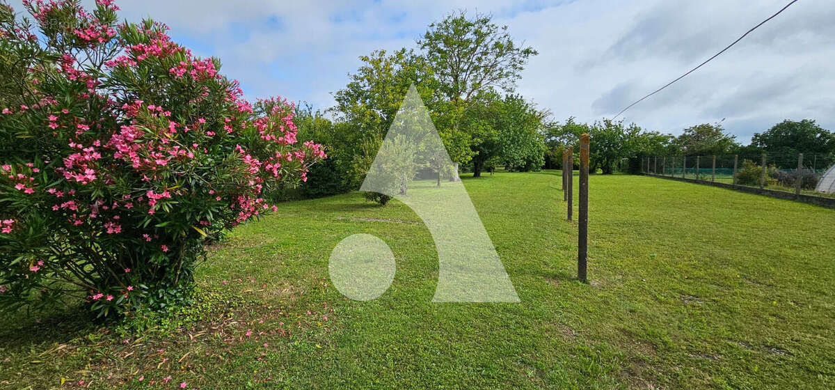 Maison à CHAILLEVETTE