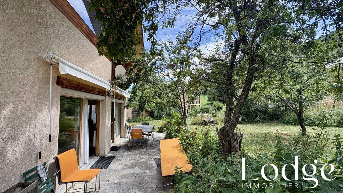 Maison 140 m² à Puy-Saint-Vincent  - photo 6