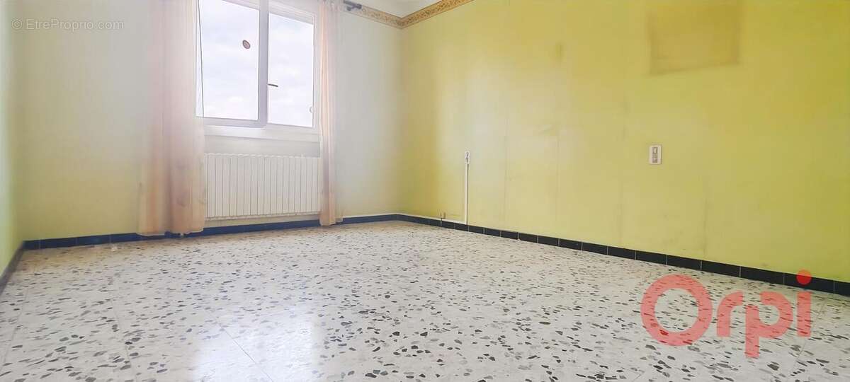 À Vendre à Sérignan : maison à rénover + T2 sur 1 500 m² - photo 9