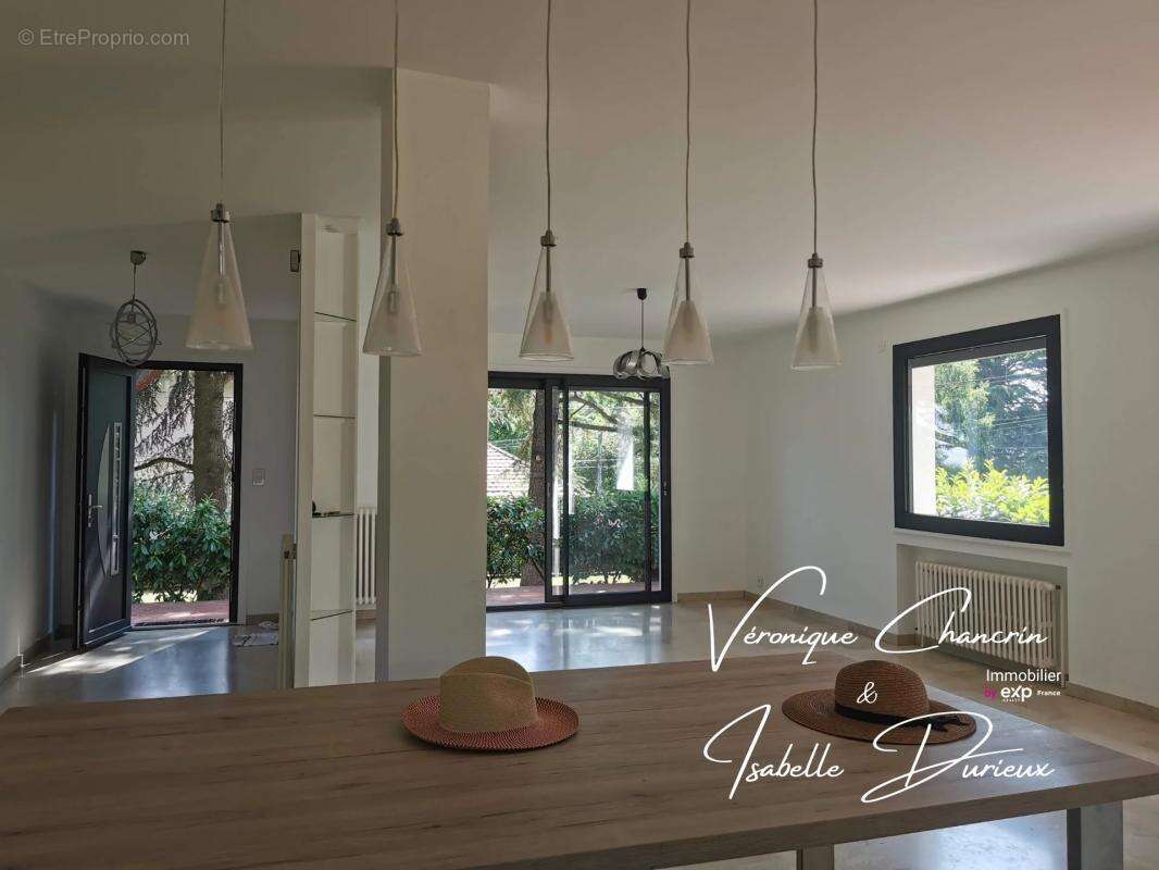 Maison à SAINT-GENIS-LAVAL