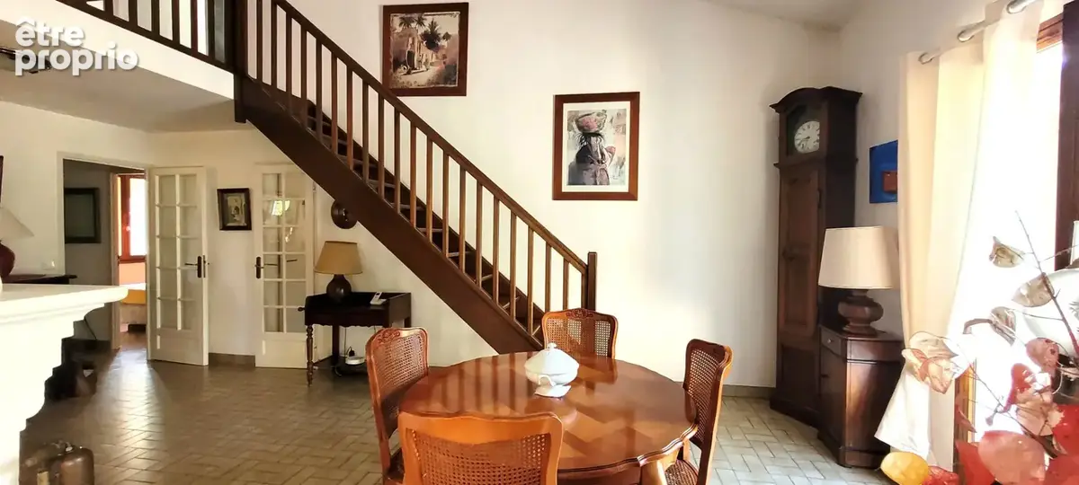 Maison avec piscine sur un terrain arboré de 1589m², secteur  Montélimar - photo 8