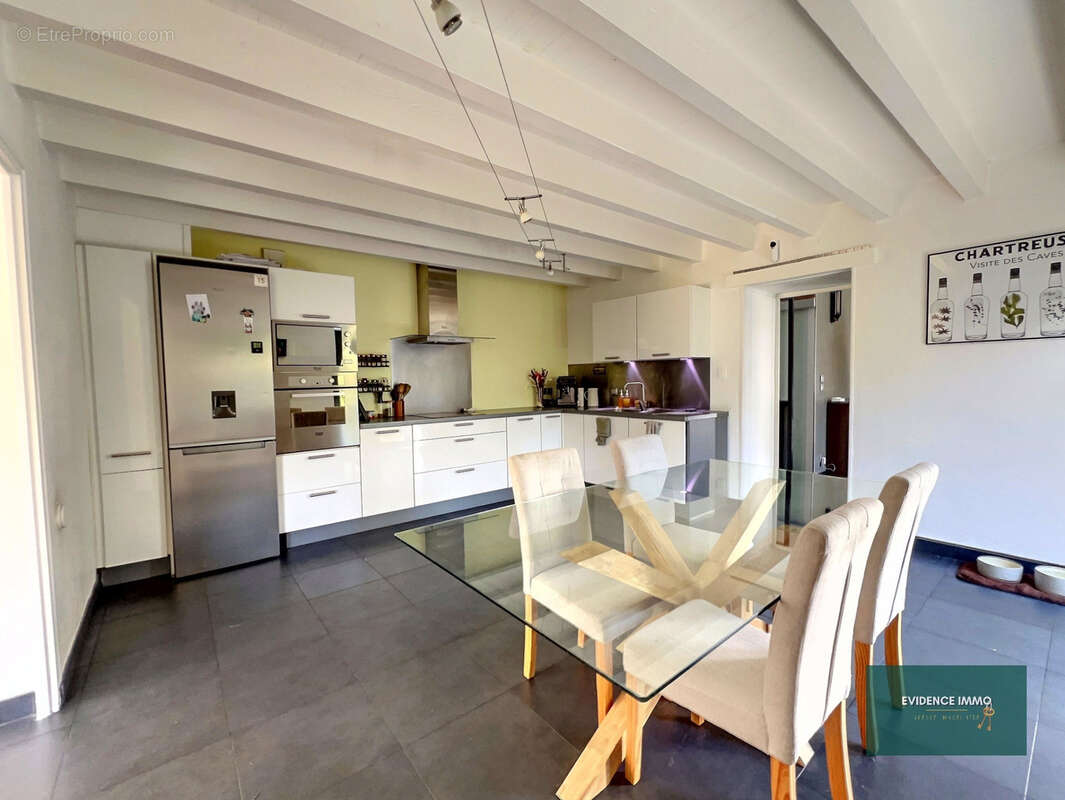 Maison à LA TOUR-DU-PIN