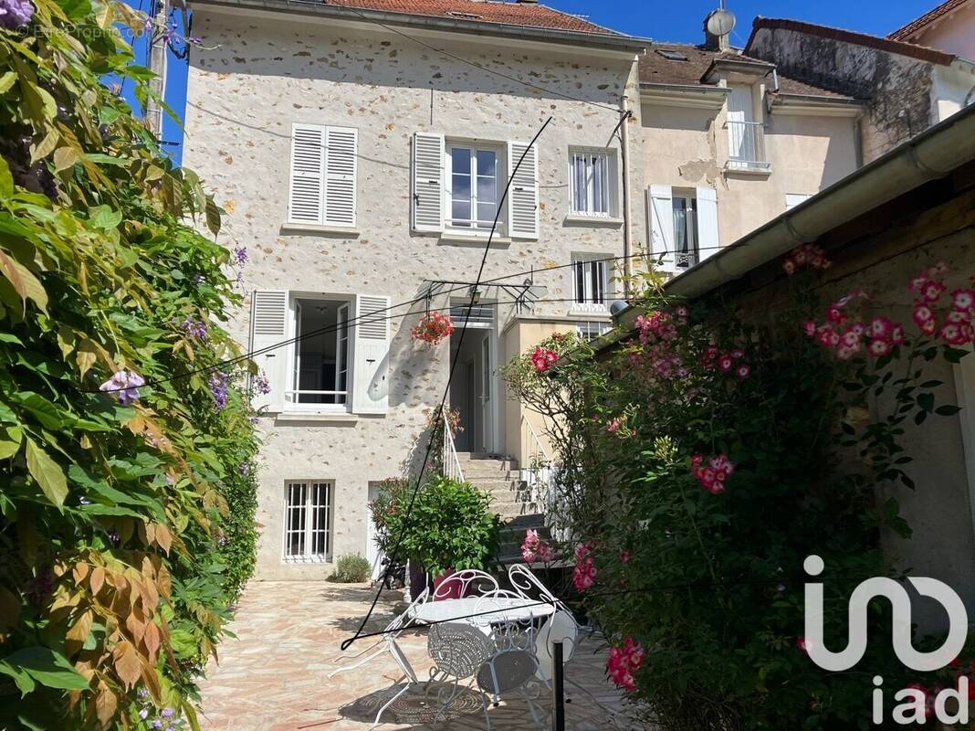 Photo 1 - Maison à VILLENEUVE-SUR-BELLOT