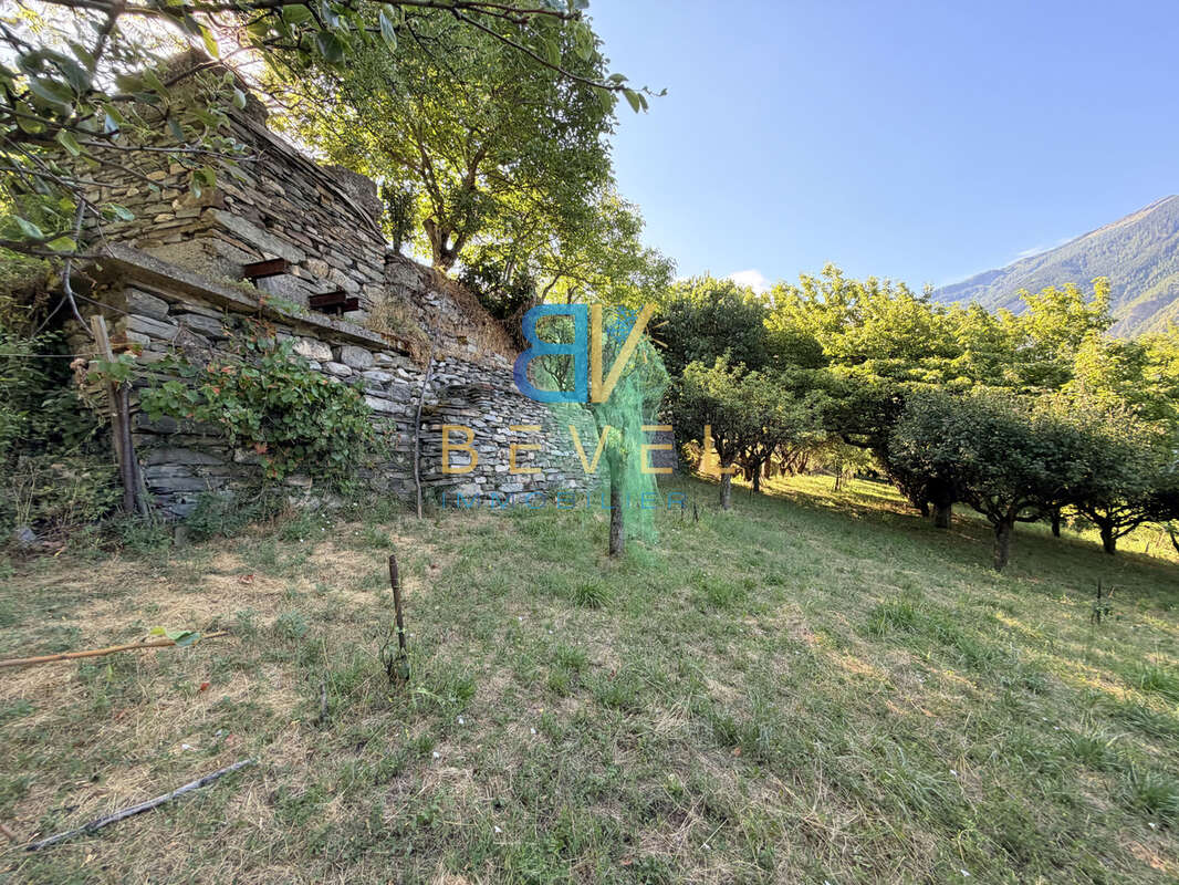 À vendre   exclusivité  (73) saint-julien-mont-denis   terrain de 1 446 m2 dont 760 m2 constructibles - photo 3