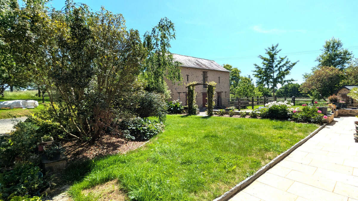 Maison à COSSE-LE-VIVIEN