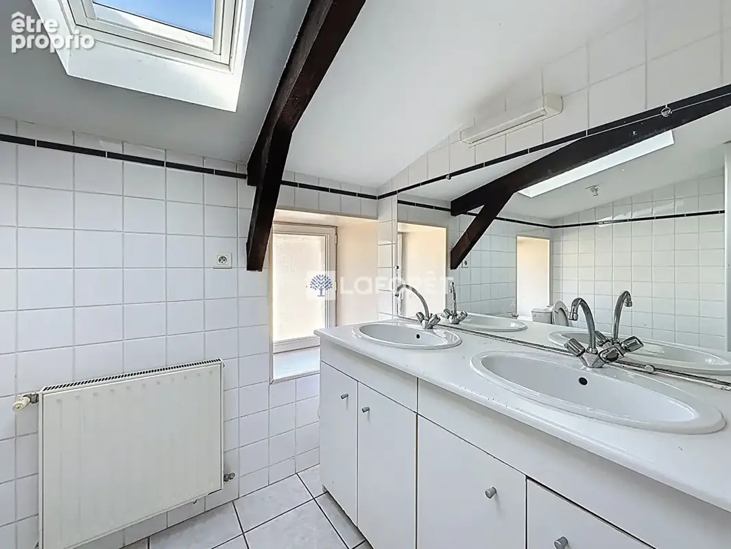 Immeuble Parthenay- Hyper centre de Parthenay - photo 5