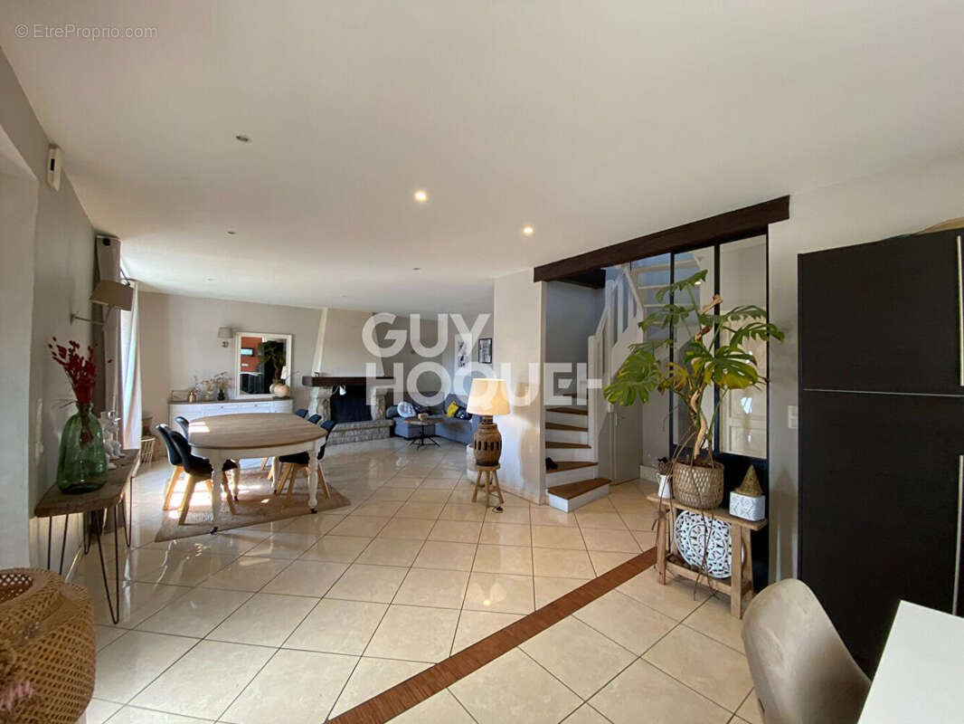 Maison à SAINT-GUINOUX