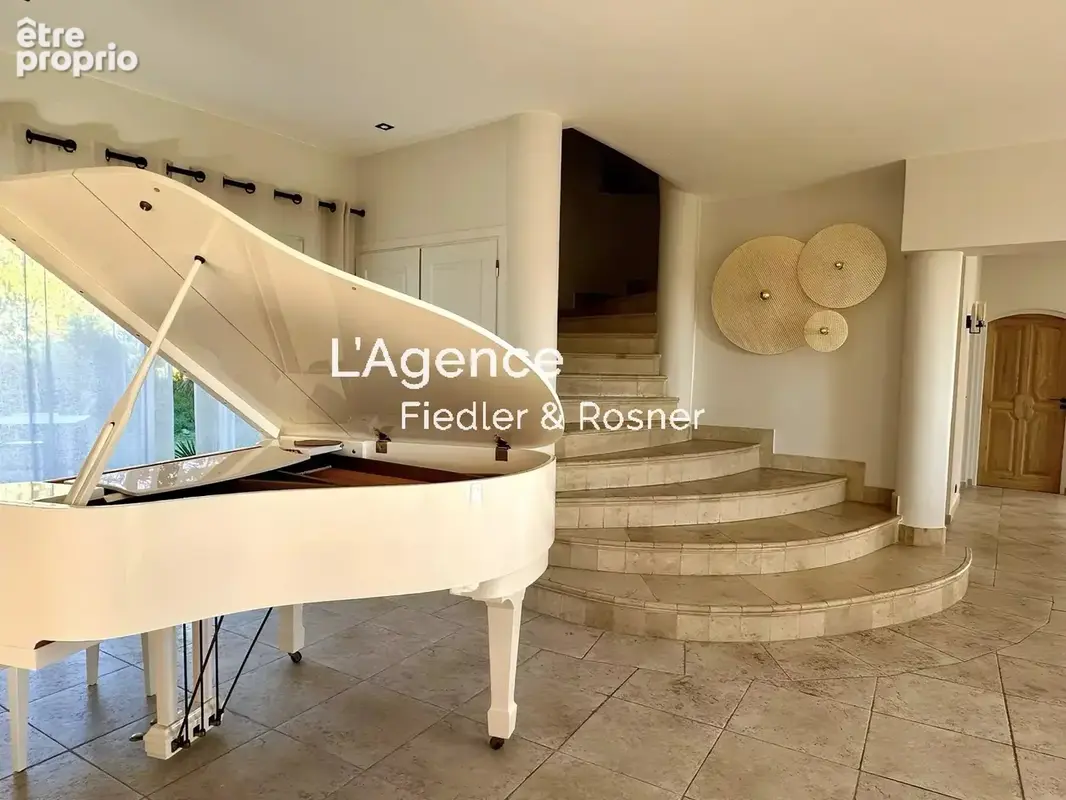 Ref 698 : grimaud - domaine securise - villa avec vue mer et helisurface - photo 10