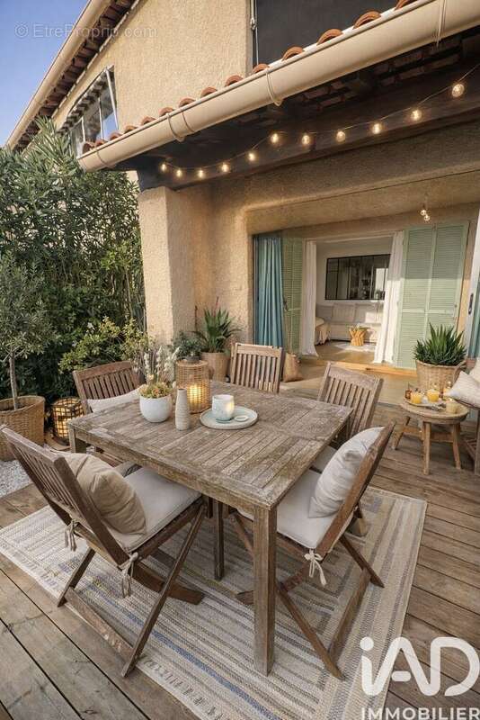Photo 2 - Appartement à ROQUEBRUNE-SUR-ARGENS