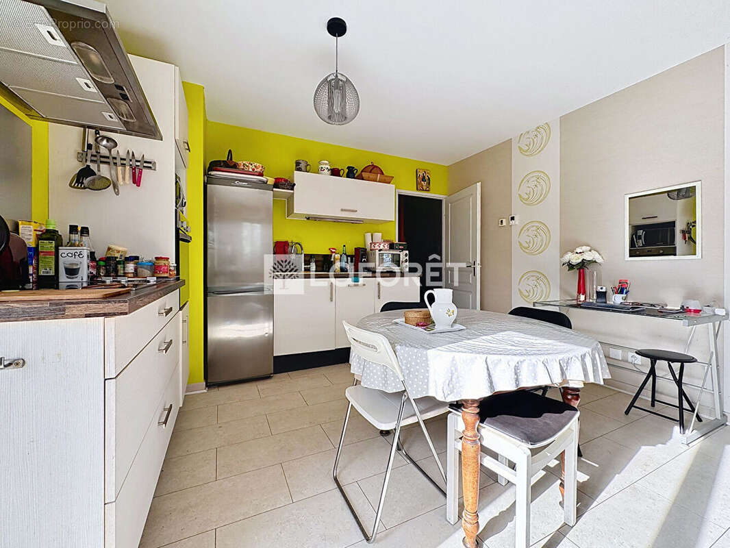 Appartement à ARS-SUR-FORMANS