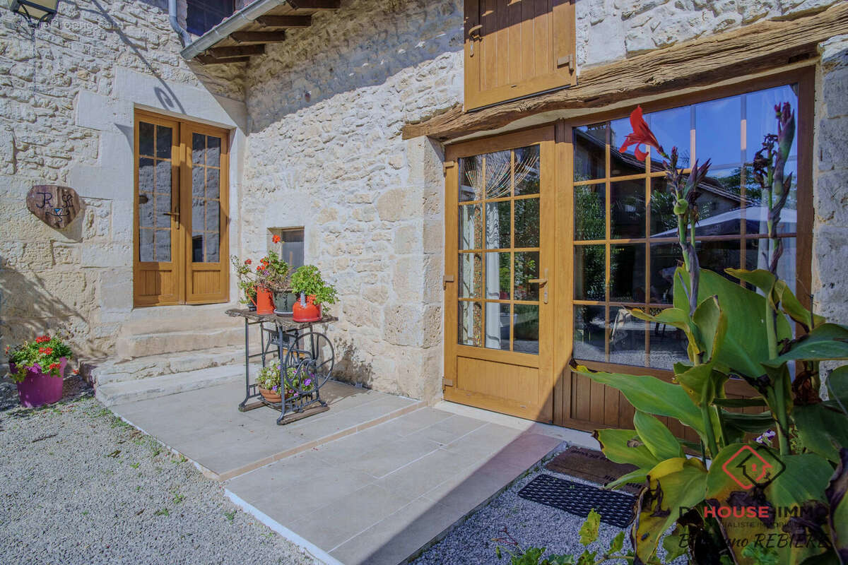 Maison à VAUNAC