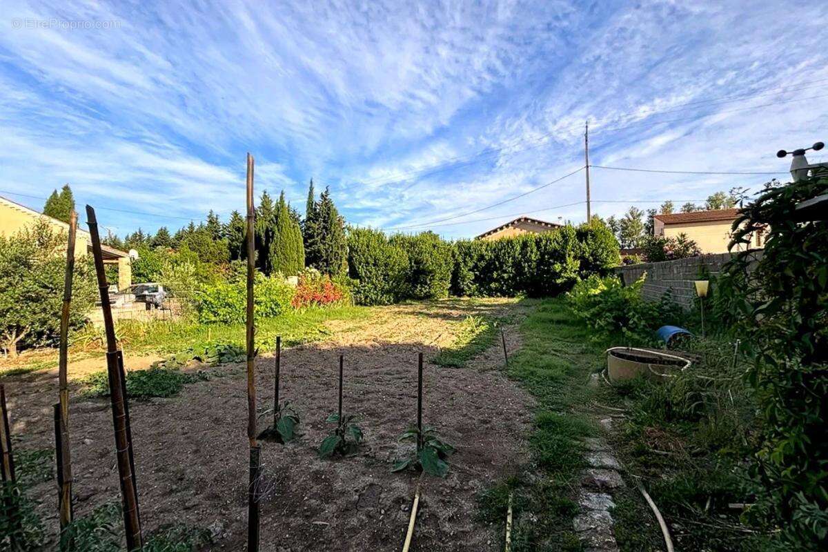Maison 270 m² à Theziers  - photo 17