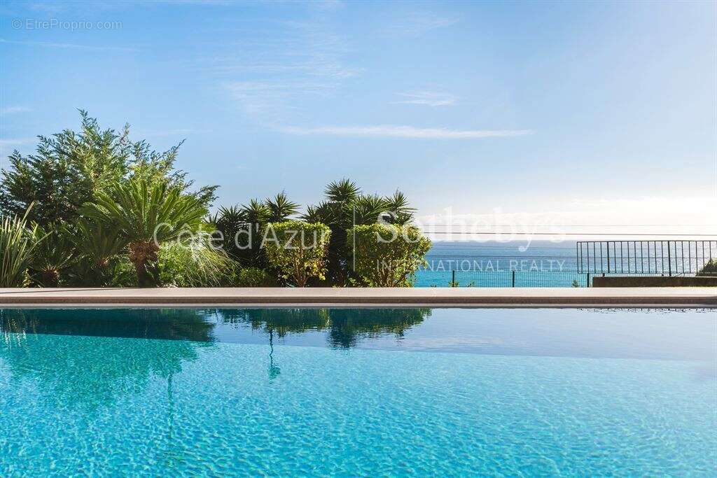 Appartement à ROQUEBRUNE-CAP-MARTIN