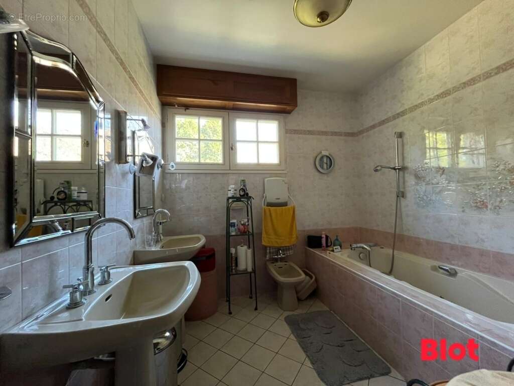 Maison à CORPS-NUDS