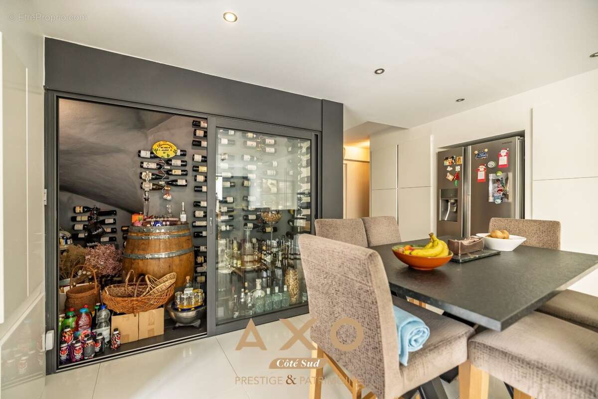 Lambesc - maison - 250m² - 3 chambres - piscine - 750 000  - photo 12