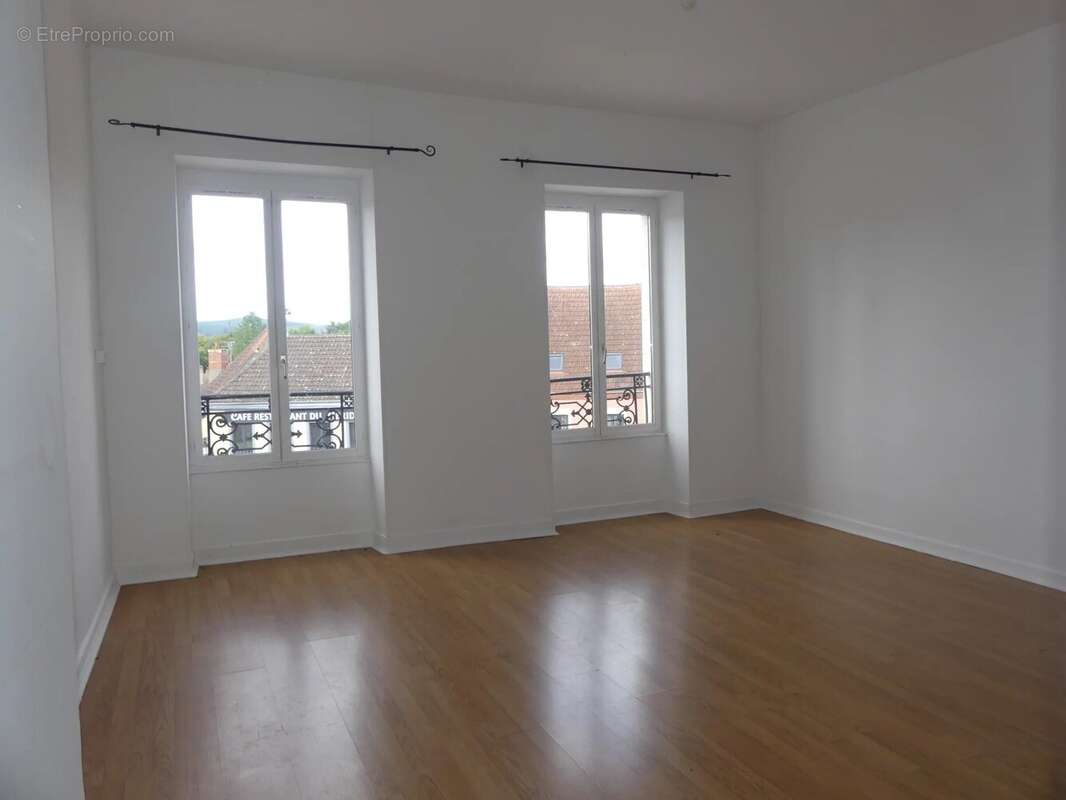 Appartement à TOULON-SUR-ARROUX