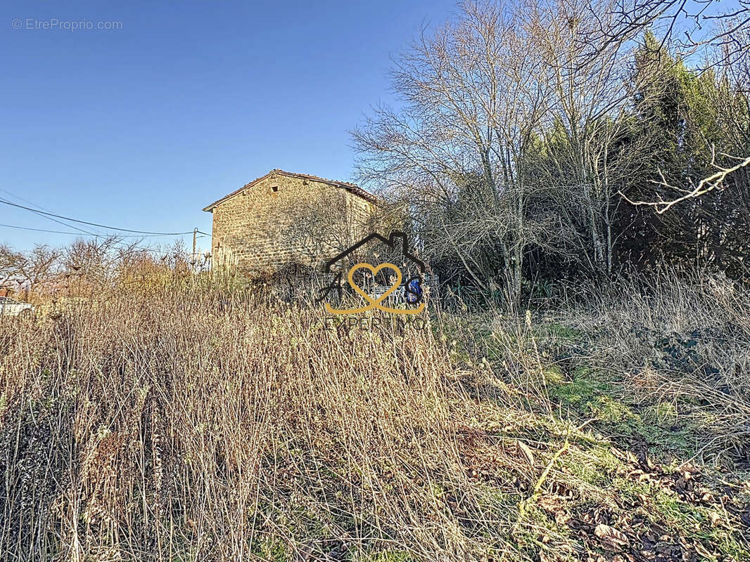 Grange à rénover avec terrain à Domaizee - photo 4