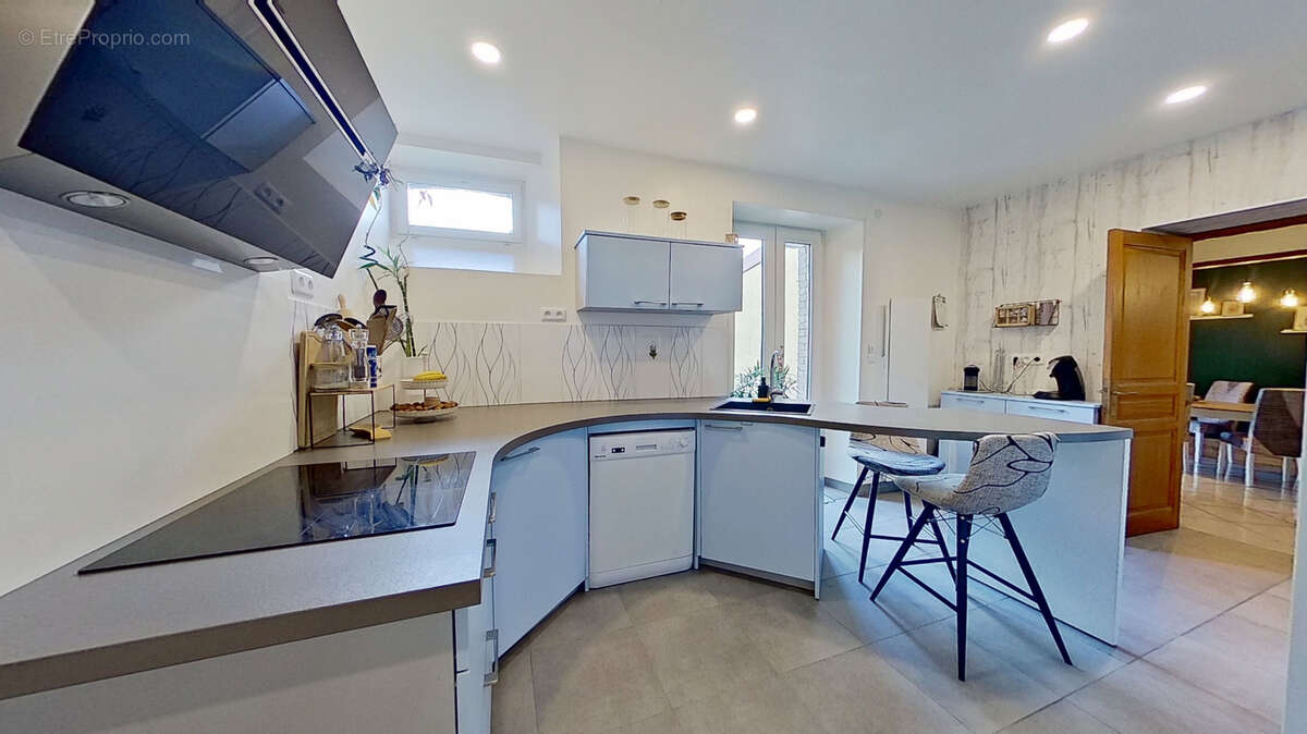 Maison à MONCEL-SUR-SEILLE