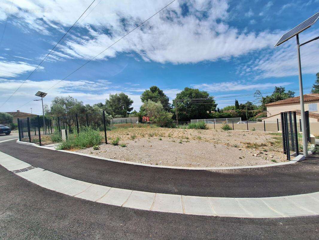 Terrain à EYGUIERES