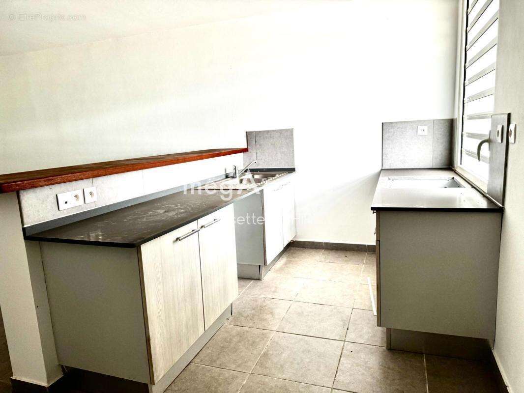 Appartement à REMIRE-MONTJOLY