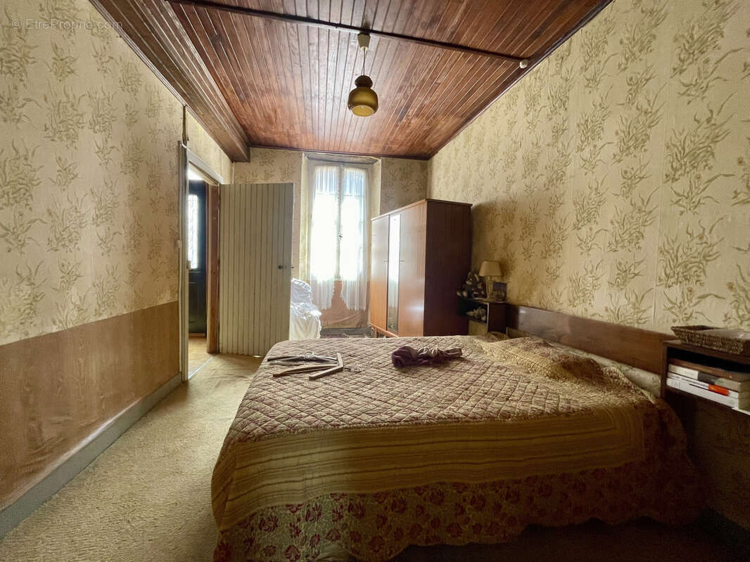 Maison ancienne, trois chambres, garage à rafraichir - photo 8