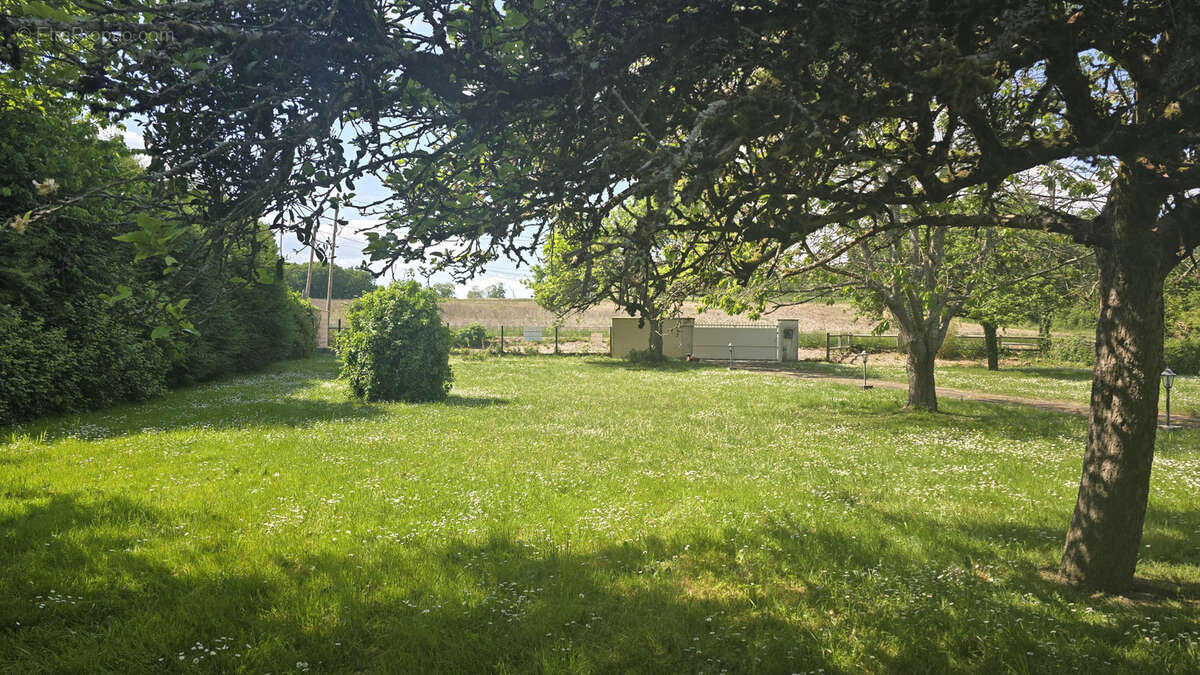 Terrain à FORGES-LES-BAINS