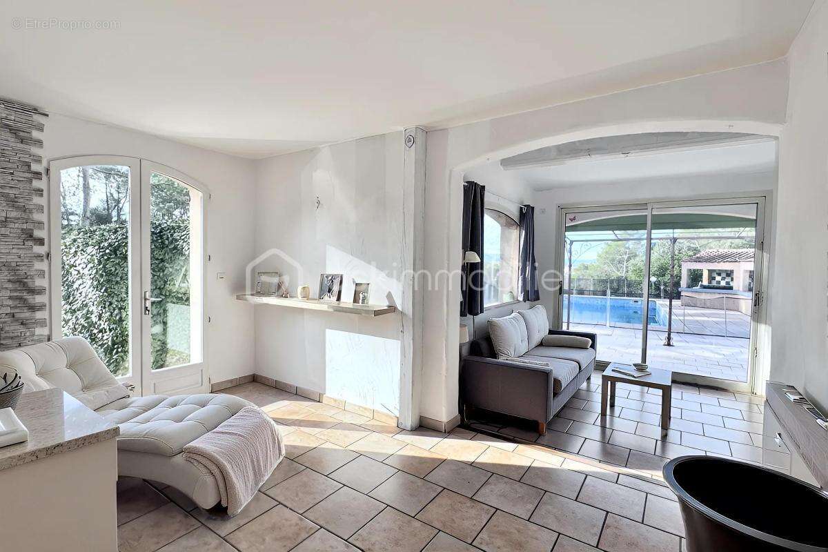ACHAT d'une Villa 137 m² avec piscine – 4 chambres – Terrain 6 000 m² – Brignoles - photo 6