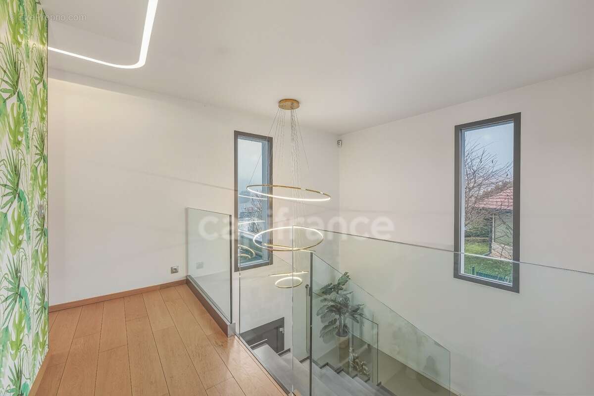 Maison à vendre 7 pièces CROZET (01) - photo 22