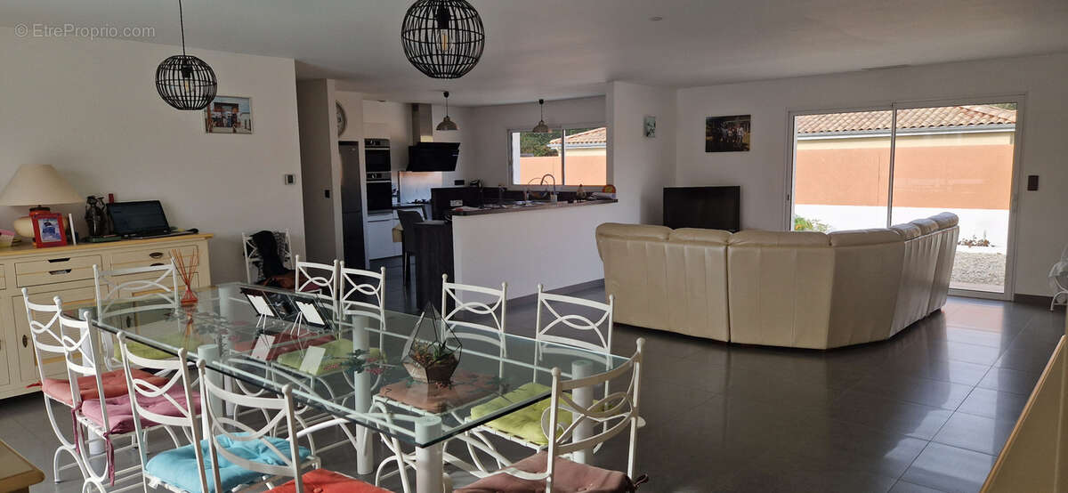 belle maison P.P avec garage double, Piscine, terrasses et jardin clos - photo 3