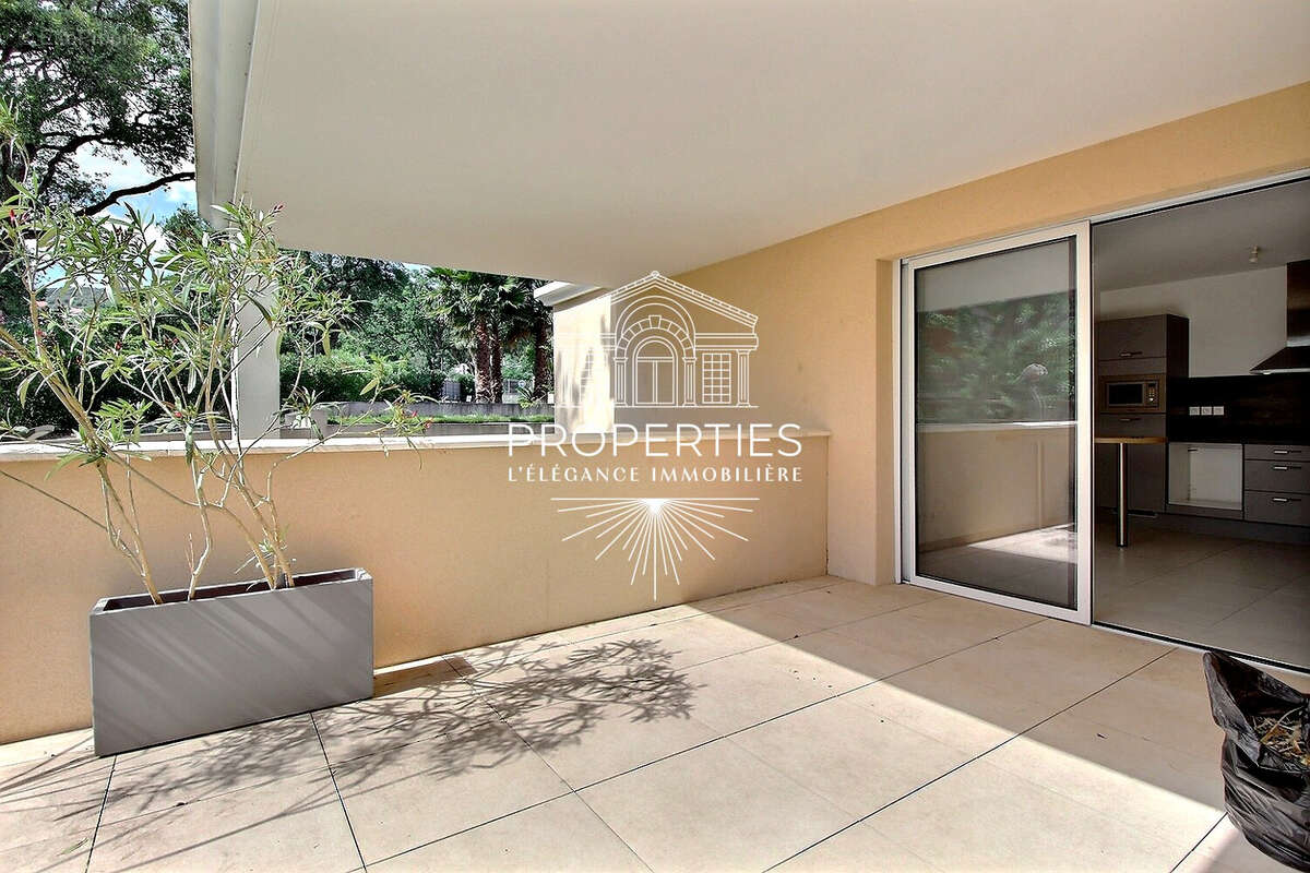 Appartement à BORMES-LES-MIMOSAS