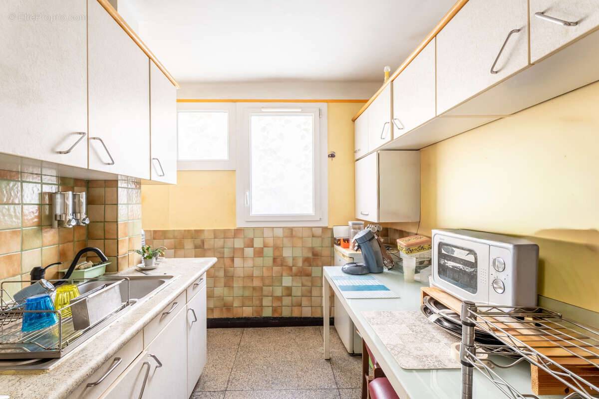 Appartement à MARSEILLE-4E