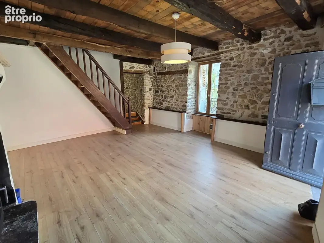 Maison de village de 92 m² avec 3 pièces ? Roziers-Saint-Georges - photo 2