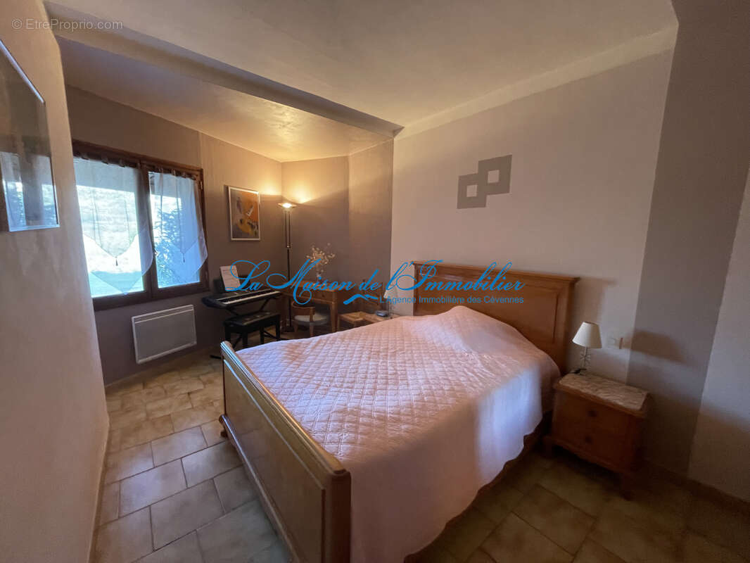 Aux portes d'ANDUZE, maison d’architecte F6 de 210 m2 avec piscine, vue panoramique et terrain de 5843 m2 avec - photo 6