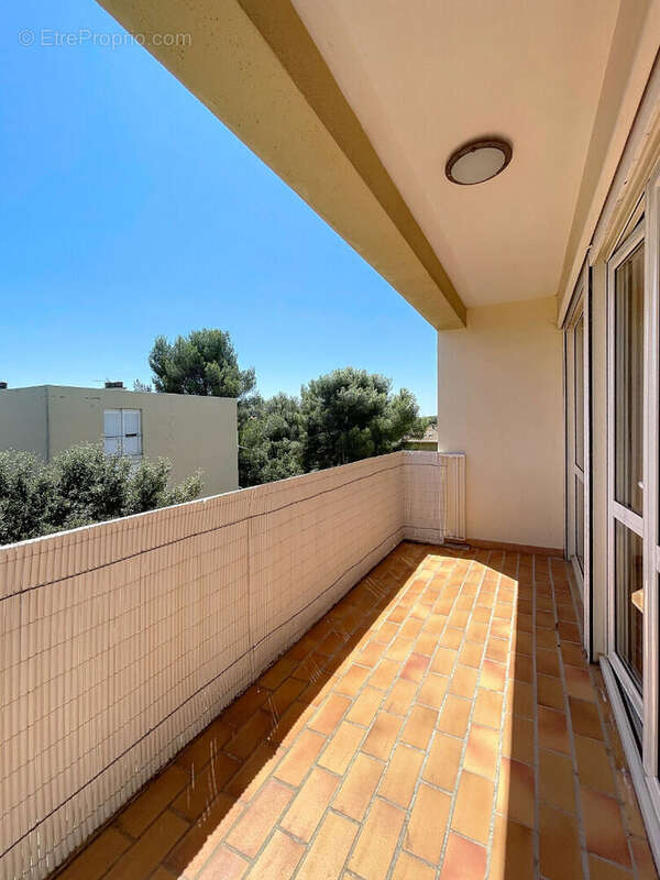 Appartement à VILLENEUVE-LES-AVIGNON