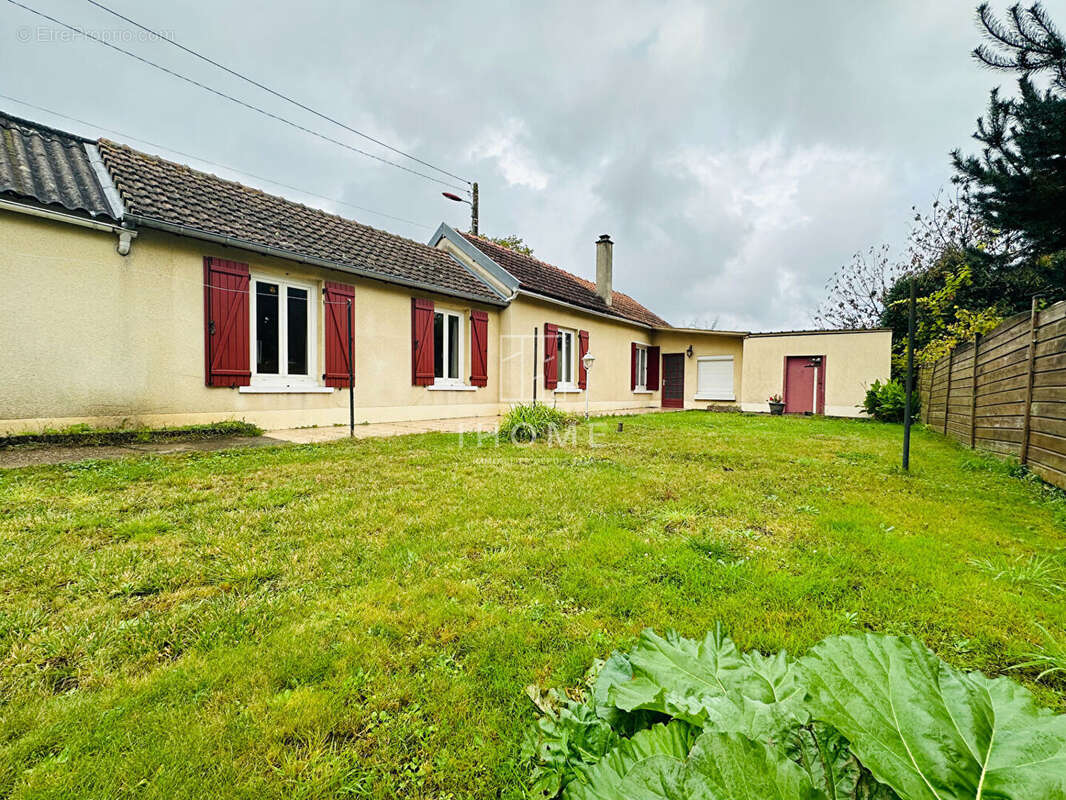 Maison à YVRE-L&#039;EVEQUE