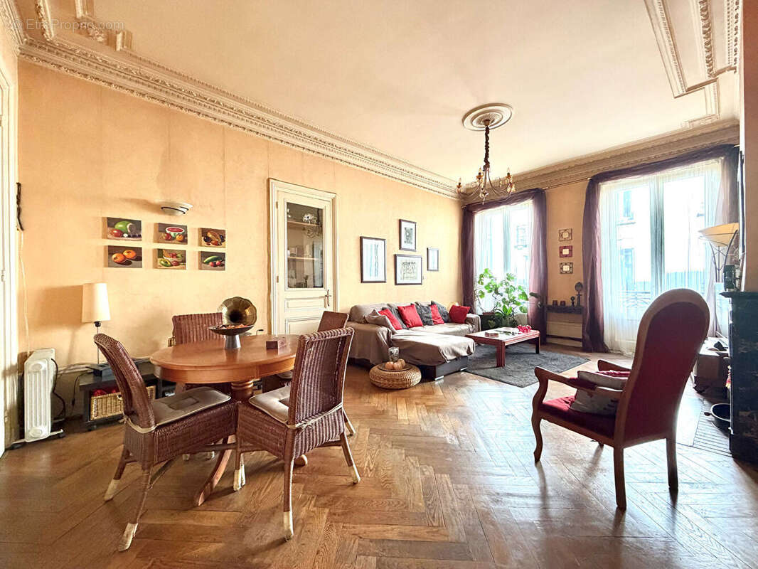 Appartement style haussmannien 113 m2 - photo 2